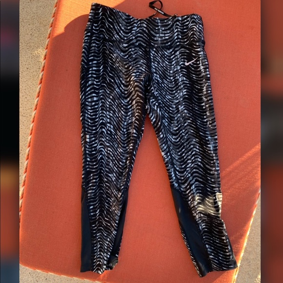 Nike Dri-Fit capris - Picture 1 of 6